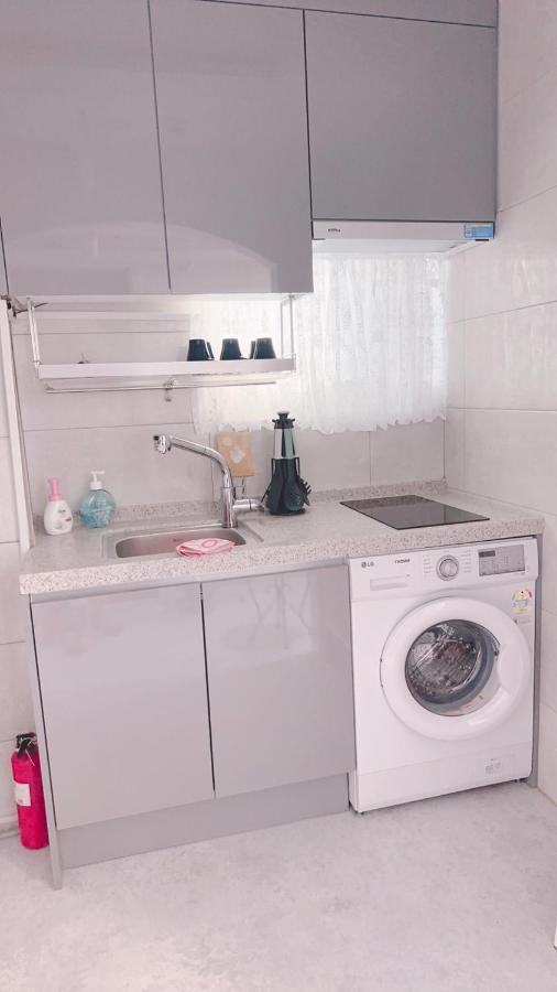 The Bay Cube House Female Only Hotel Guri Екстериор снимка