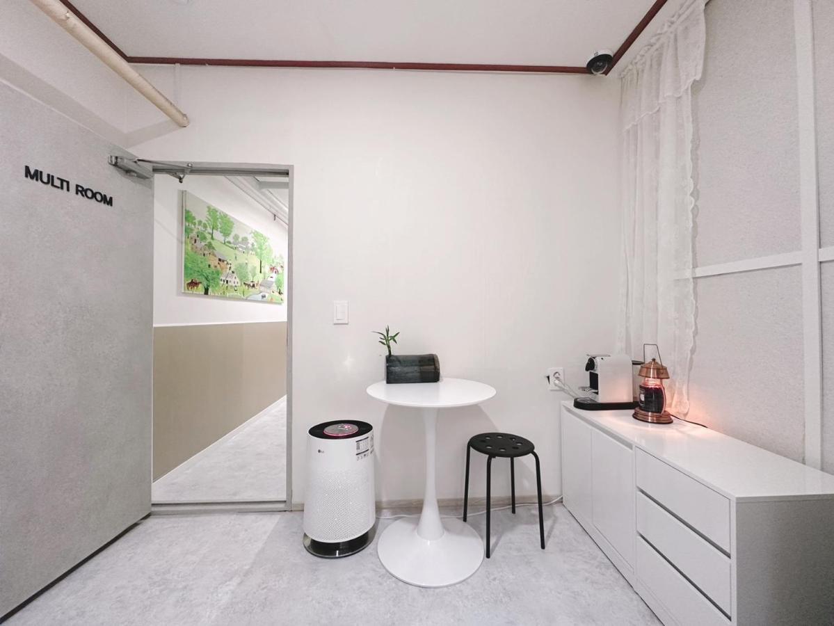 The Bay Cube House Female Only Hotel Guri Екстериор снимка